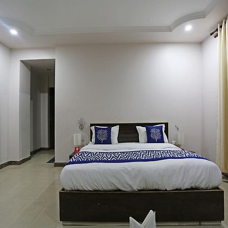 Haldwāni Oyo 4635 Sheetal Hotel מראה חיצוני תמונה