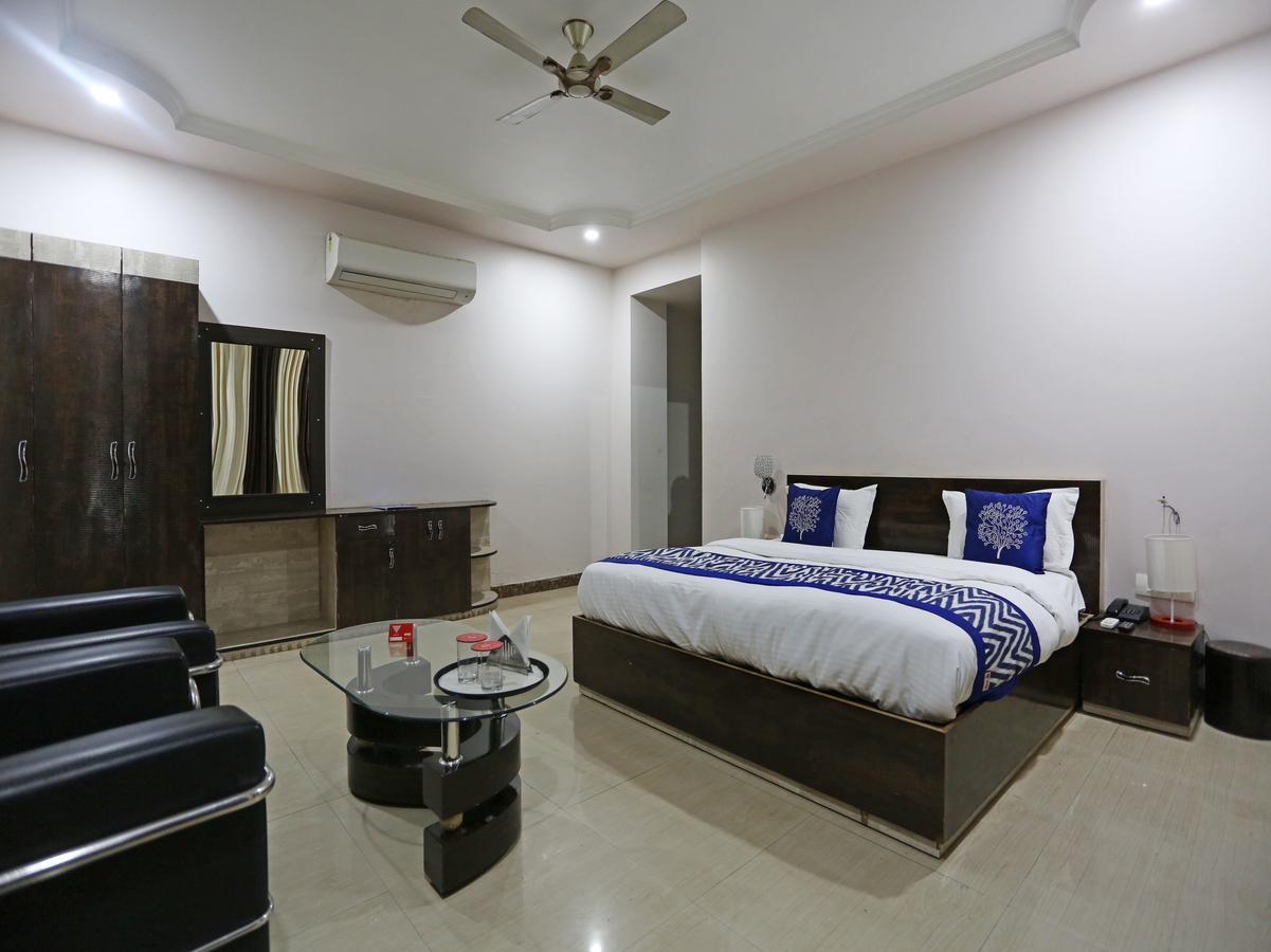 Haldwāni Oyo 4635 Sheetal Hotel מראה חיצוני תמונה