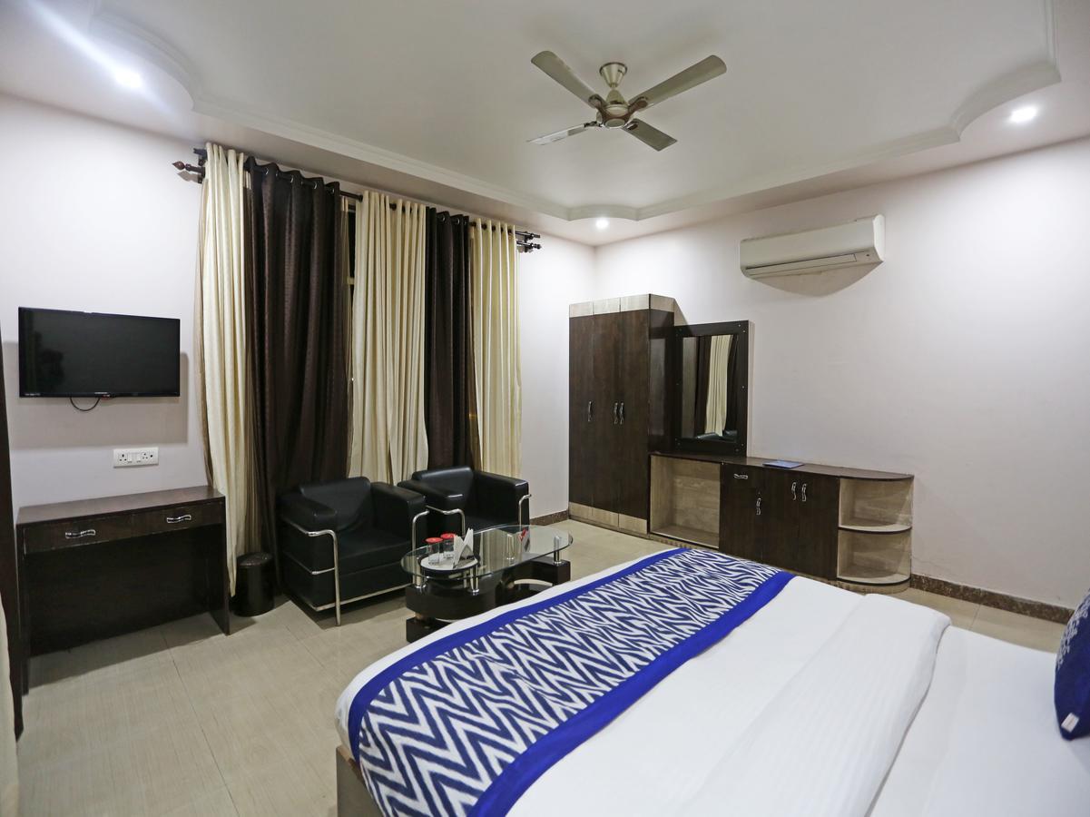Haldwāni Oyo 4635 Sheetal Hotel מראה חיצוני תמונה
